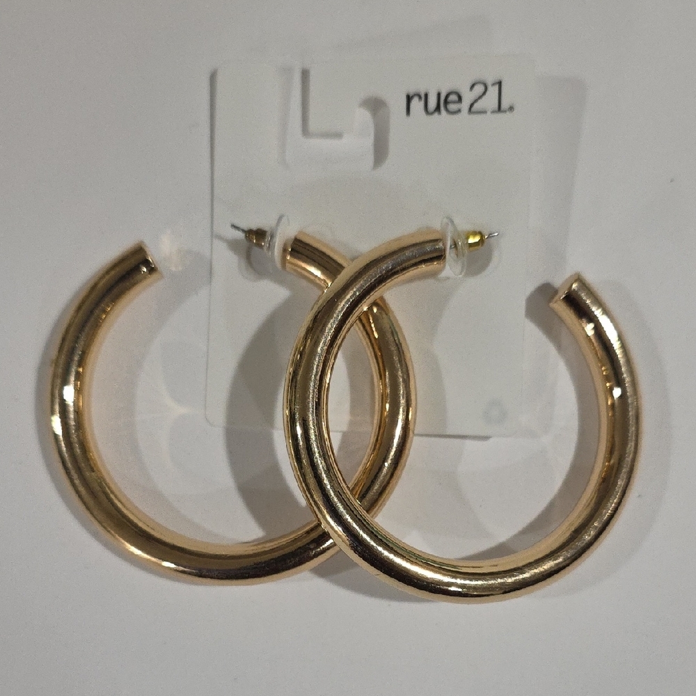 Rue21 Gold 2.5" Big Hoop Earrings – Classic Women’s Fashion Jewelry, Lightweight - Picture 3 of 8